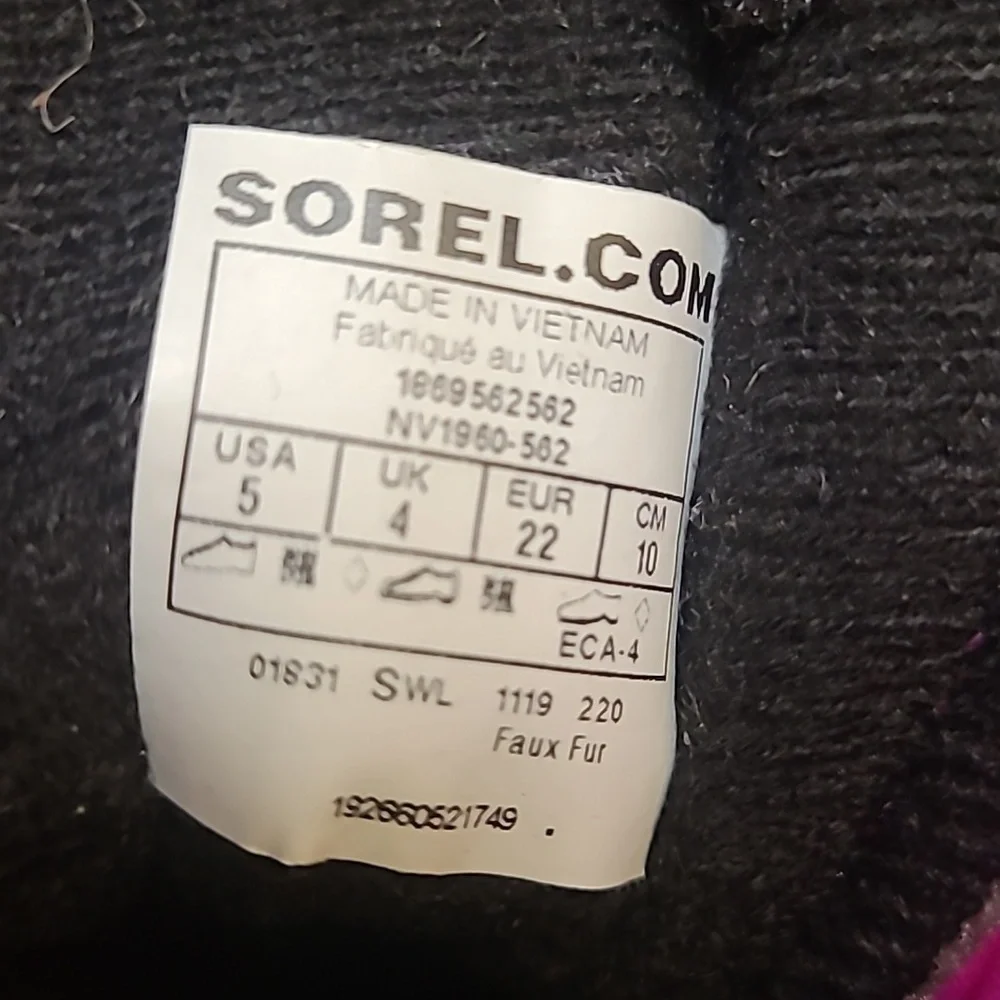Sorel Kids' Black and Purple Winter Boots used‎ good condition for girl,s.